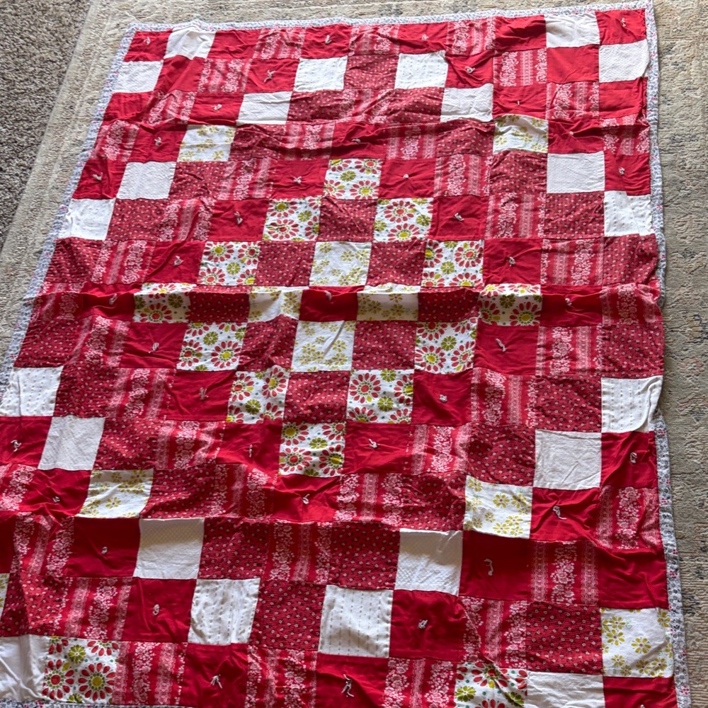 Red and White Patchwork Quilt Blanket - Classic Home Bedding